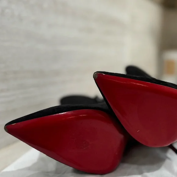 Christian Louboutin Elegant Black Suede Booties - Picture 5 of 6